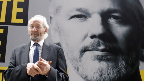 « Julian Assange est victime de torture physique et morale » d’après son père image