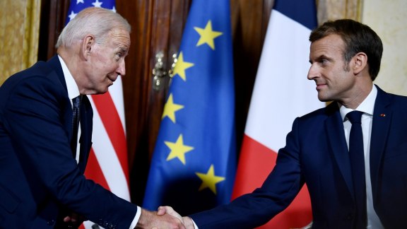 La politique étrangère d'Emmanuel Macron : cinq ans d'échecs diplomatiques image