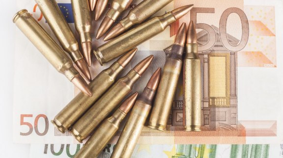 Vente d'armes : l'Union européenne, nouvelle plateforme des régimes illibéraux ? image