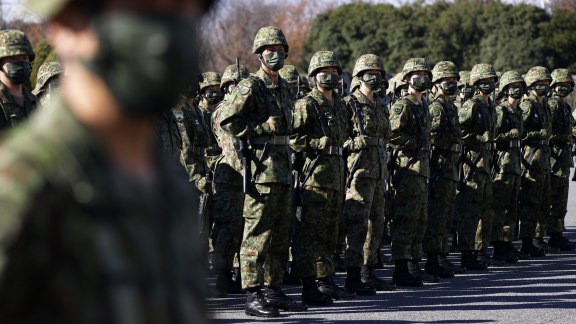 Japon : après l'assassinat de Shinzo Abe, la fin du pacifisme militaire ? image