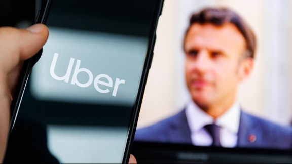 Uber Files : Macron et Uber alliés pour la casse du travail image
