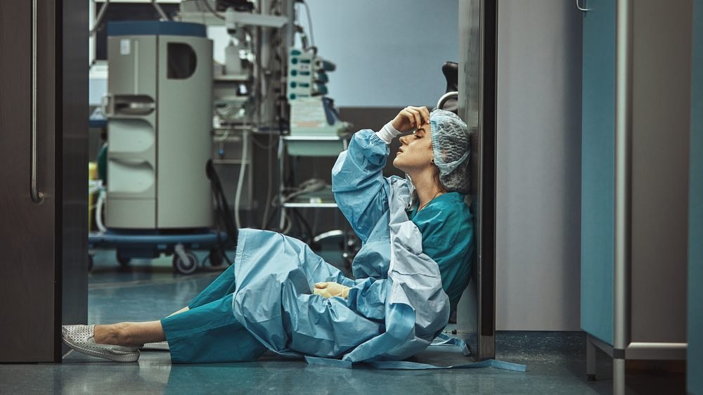 Soignants épuisés, sous-effectif, travail monstre : l'Hôpital à bout de souffle