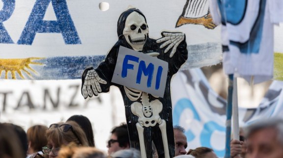 « Le FMI défend avant tout les banques et le système financier » Roberto Lavagna image
