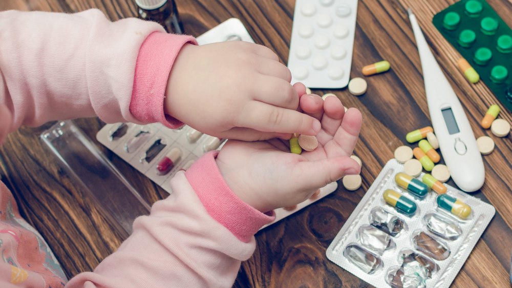 Donne-t-on trop de médicaments aux enfants en France ?