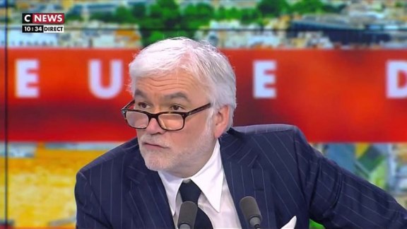 Face au désert aride du commentaire médiatique, la réalité se dissout image